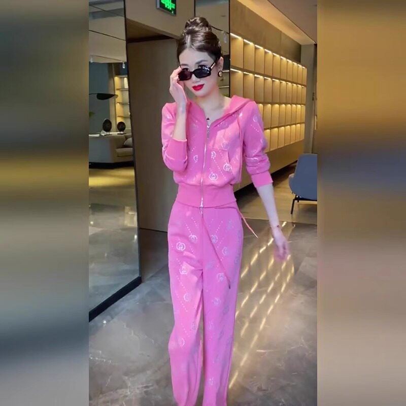 春季女装轻奢高级感洋气减龄玫红色连帽运动服外套直筒裤两件套装