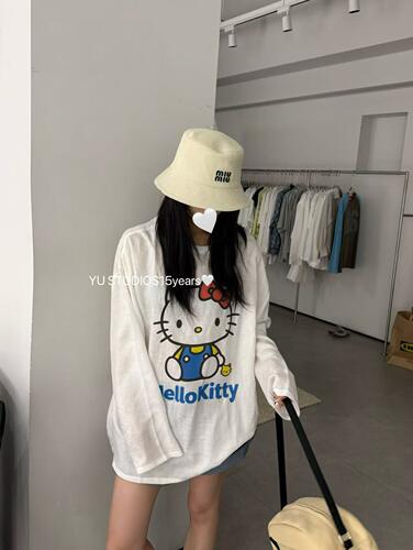 东room2026夏季新款卡通KT猫印花长袖T恤女宽松减龄棉麻百搭上衣