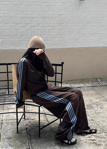 2026秋季休闲短款立领运动服外套女时尚百搭拉链开衫上衣+休闲裤