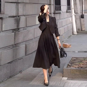 高级感西服套装裙女2023春季新款显瘦西装外套吊带百褶裙两件套潮