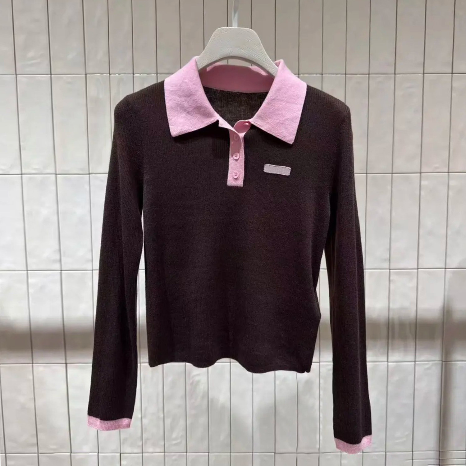 深圳南油高端女装2026春季新款慵懒风撞色修身长袖软糯毛针织衫女