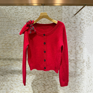 深圳南油高端女装2025冬季新款红色蝴蝶结针织开衫女圆领毛衣外套