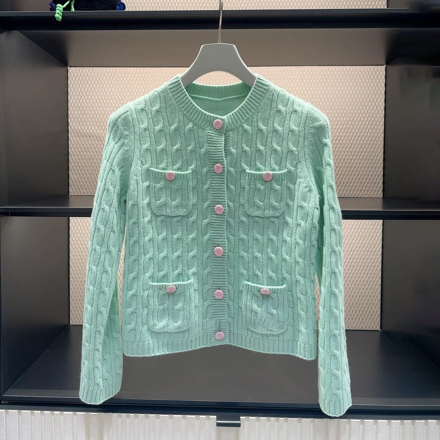 深圳南油高端女装2026春季新款法式薄荷绿小香风圆领麻花针织衫女