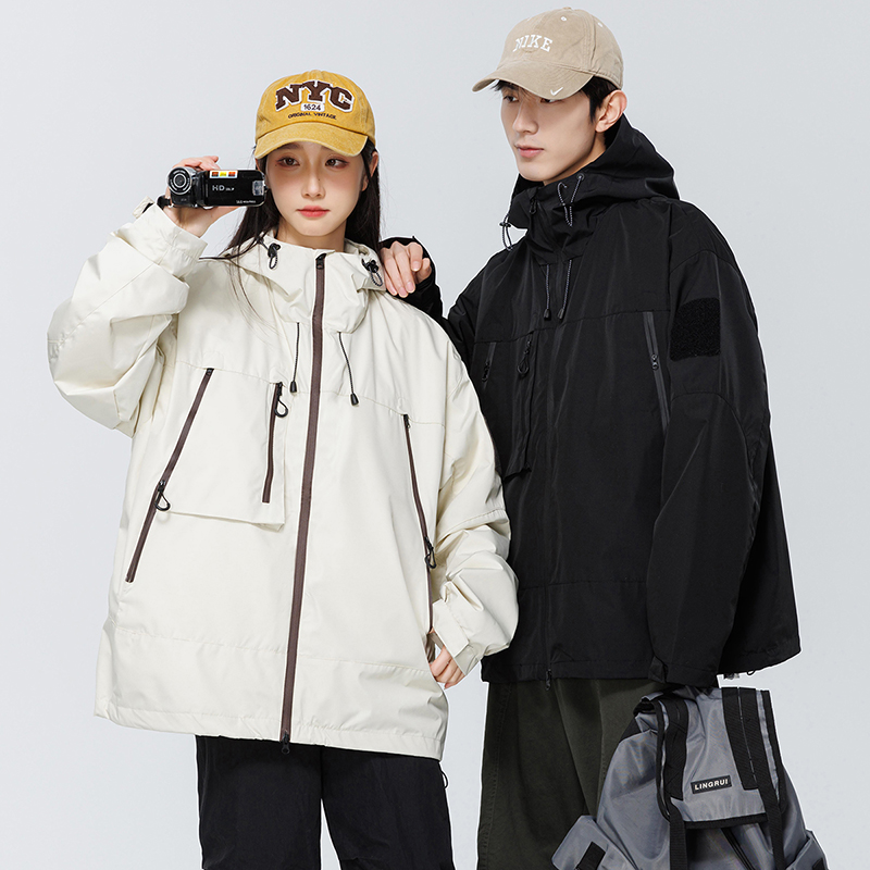 24年春季户外运动休闲情侣冲锋衣男防风防水宽松登山服女 J91P32