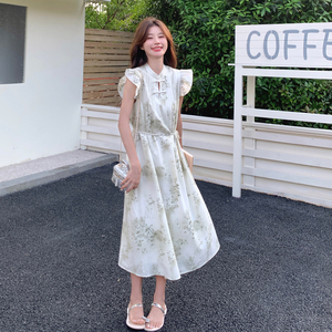 新中式国风盘扣碎花连衣裙女2025夏季新款宽松显瘦甜美小飞袖长裙图片