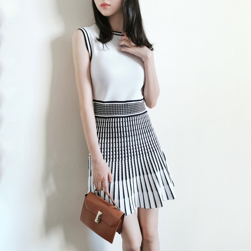 欧洲代DVF夏季新款 针织黑白撞色圆领收腰显瘦简约无袖连衣裙,女装/女士精品,连衣裙,淘宝优惠券,粉丝福利购,淘宝优惠卷