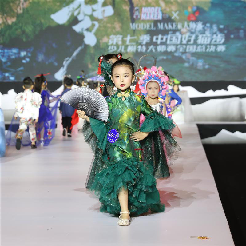 高定中国风国潮旗袍模特走秀女儿童礼服演出服公主裙出租赁二十四