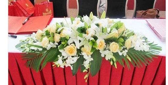 成都鲜花店配送成都双流华阳温江会议花桌花演讲台花同城速递