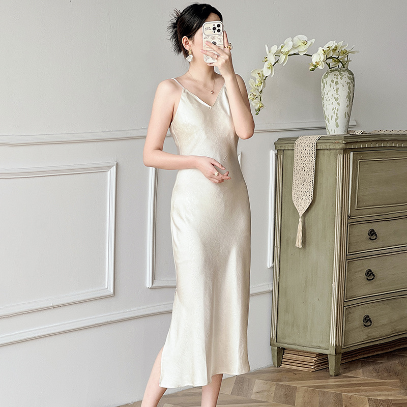 2412201-时尚姿态娉婷女人味收腰抓绉醋酸缎可打底外穿吊带