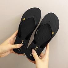 凯旋门人字拖鞋女休闲平底2025新款夏季外穿防滑网红沙滩凉拖平跟