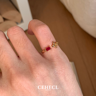 金色鸢尾花戒指女2026新款高级感中古宫廷红宝显白气质尾戒不掉色