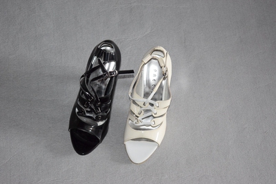 时尚头层牛皮里外甩卖清仓凉鞋