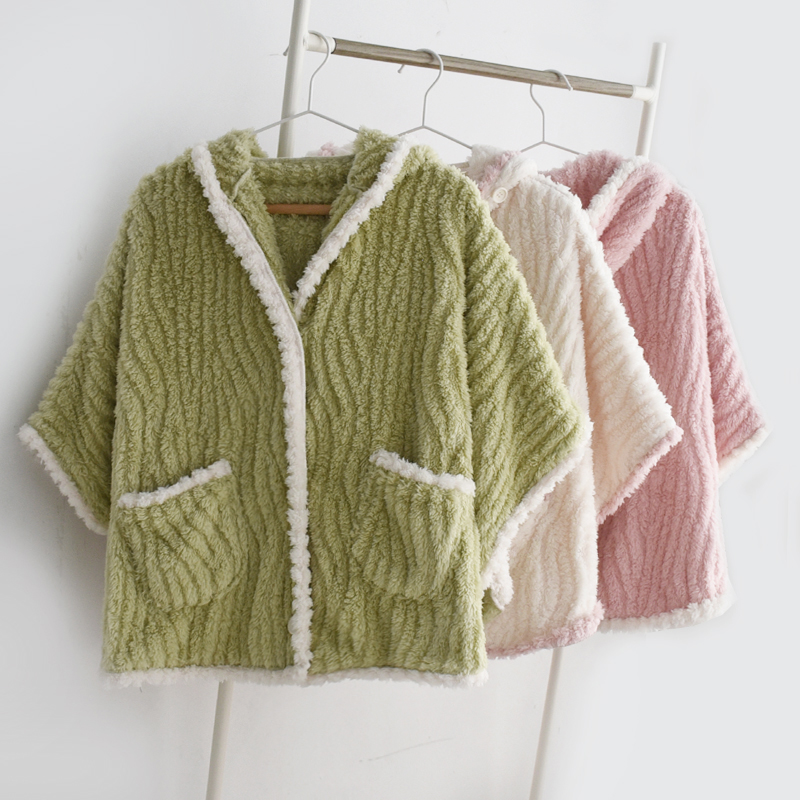 秋冬季连帽女法兰绒披肩保暖外套