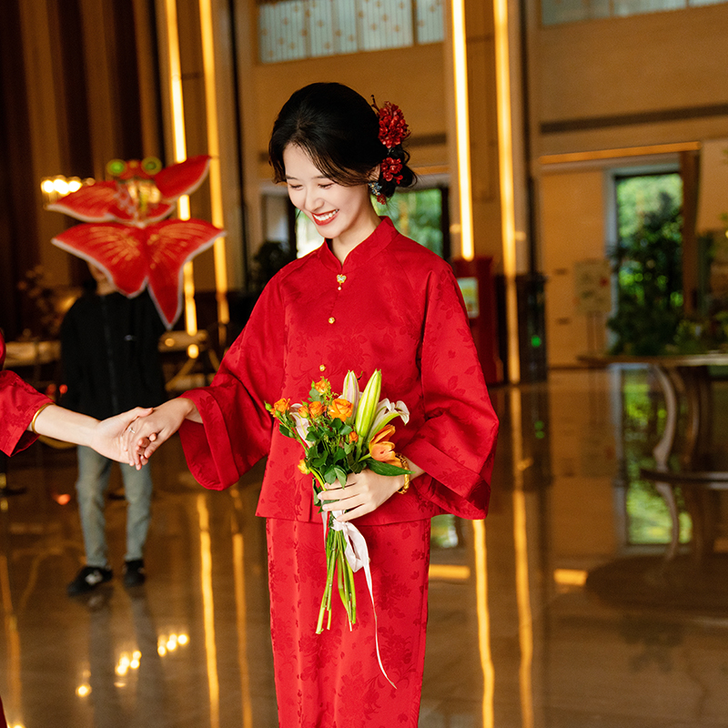 新中式红色旗袍敬酒服新娘订婚宴