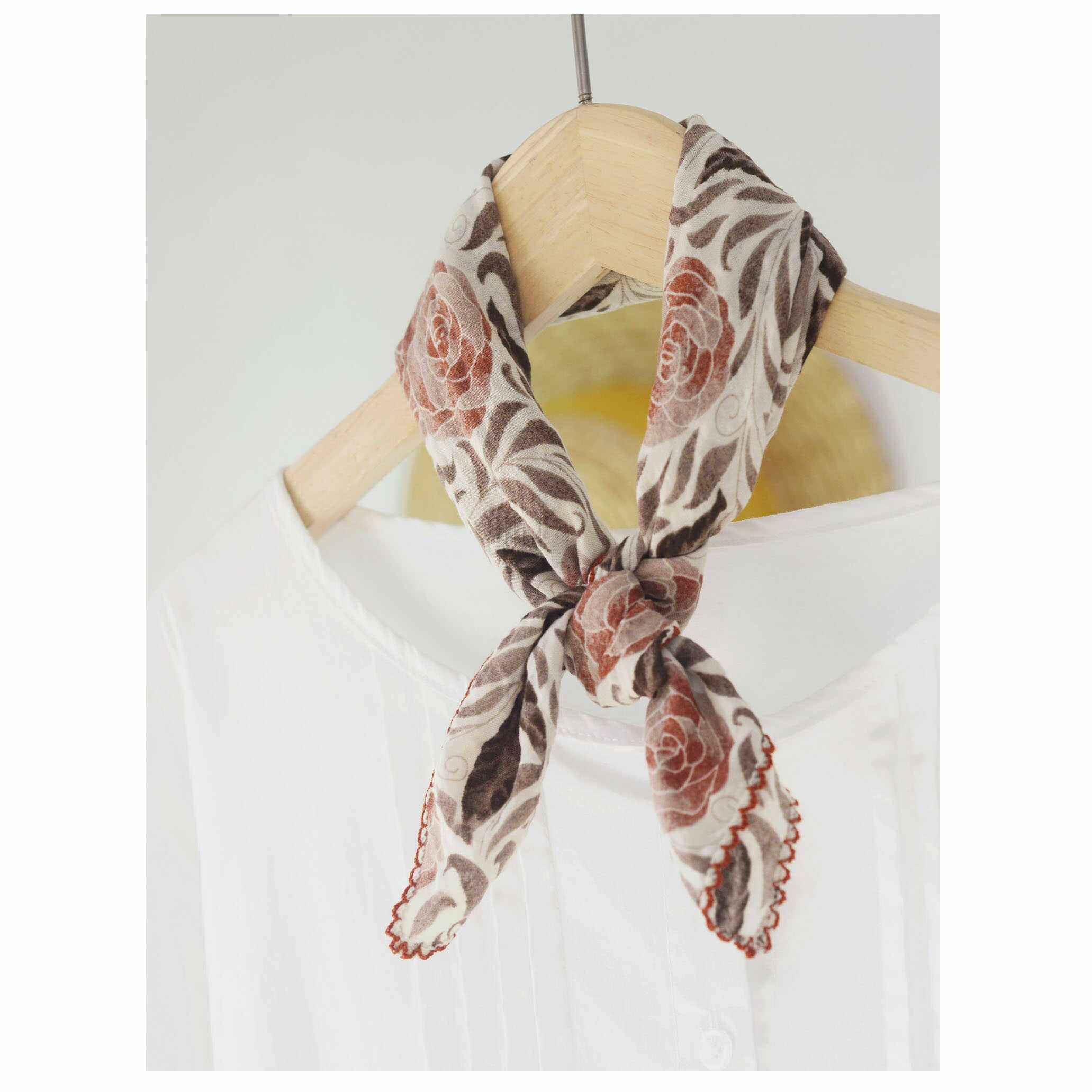 春夏玫瑰花印花方巾 护颈文艺百搭小方巾文艺百搭小领巾女