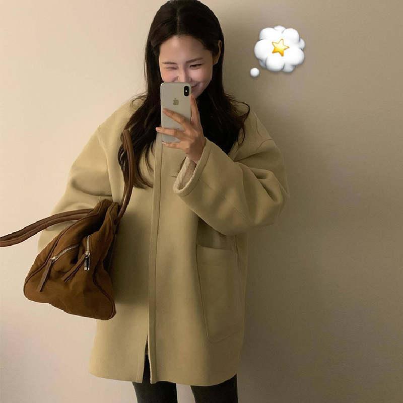 2025冬季新款韩系休闲小众圆领带围巾显瘦麂皮绒皮毛一体外套女