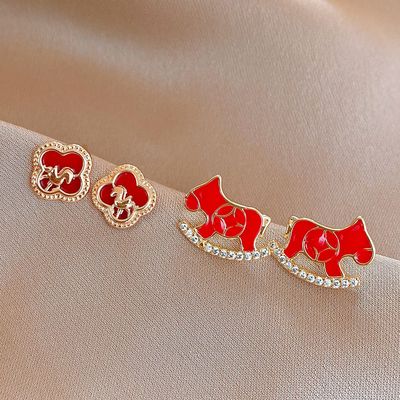 新年红色锆石滴油花朵小马耳钉