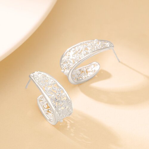 精致简约亮银镂空几何耳环