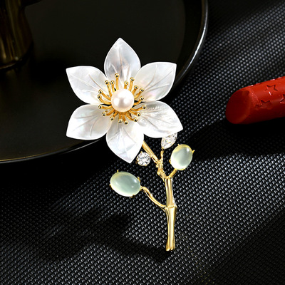 轻奢天然贝母淡水珍珠玉兰花胸针