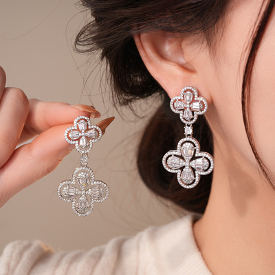 超闪锆石镂空花朵耳环轻奢感