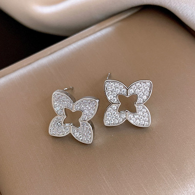 18k真金电镀锆石花朵镂空耳钉