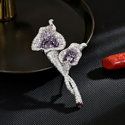 高级感气质时尚马蹄莲胸针锆石花