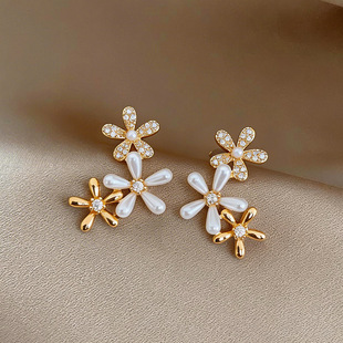 Chic Zircon Studs Vintage Pearl Floral Earrings