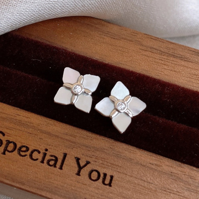 韩系简约锆石贝母花朵耳钉