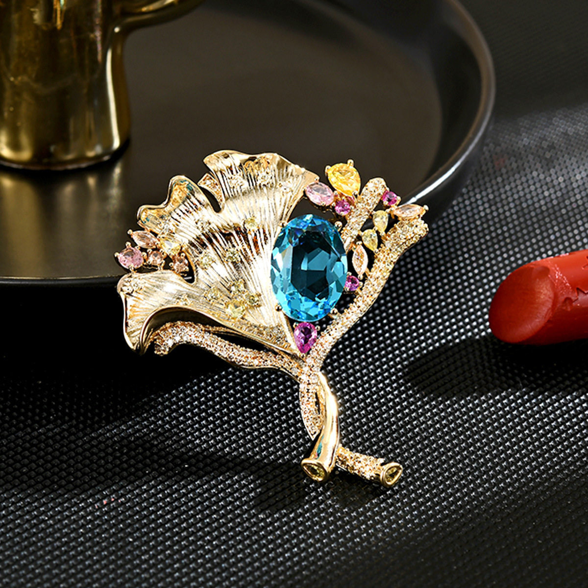 高级感银杏叶轻奢镶钻氧化锆胸针