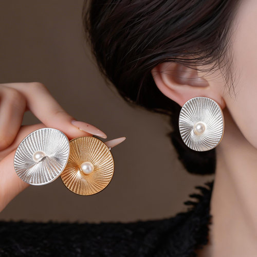 欧美椭圆形纹路珍珠耳钉时尚