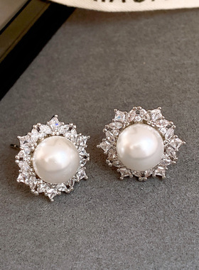 Royal Pearl Earrings, Zircon Geometric Circle Vintage Studs