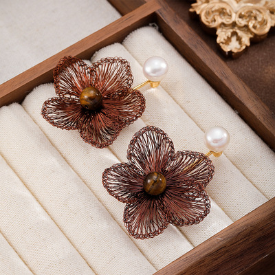 美拉德色铜丝手工编织花朵耳钉