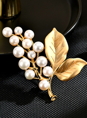 French Leaf Brooch, Pearl Accent Elegant Gold-Tone Pin
