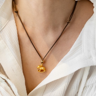 本命年小众可爱小木马棕绳项链