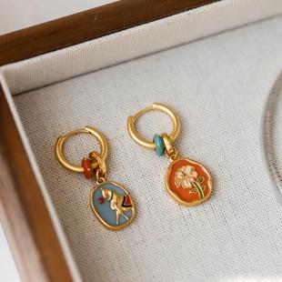 新中式 高级感小众轻奢金色双面小马花朵耳圈耳环女耳饰礼物配饰