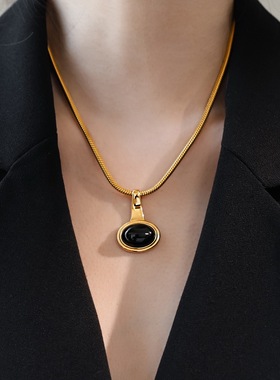 时髦粗蛇骨吊坠金色毛衣链黑玛瑙