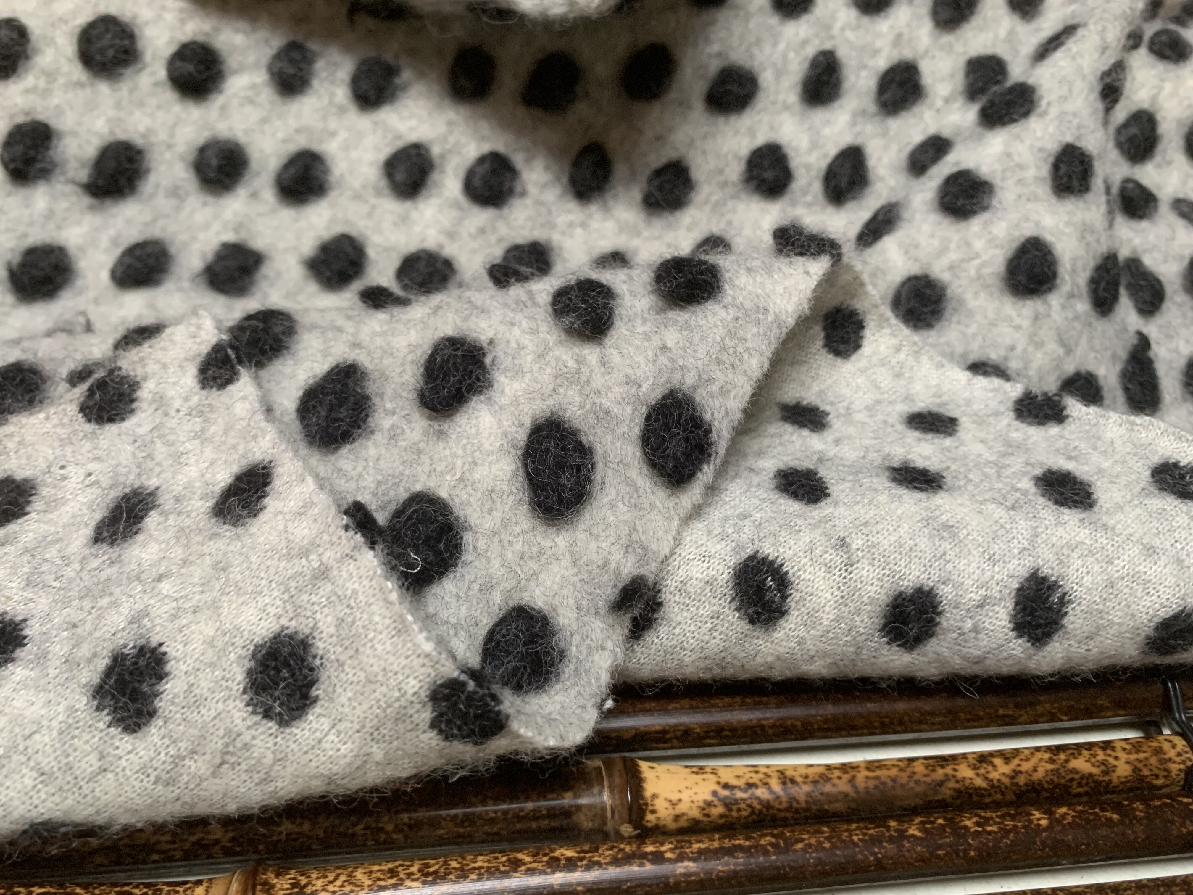 d10243 针织羊绒设计师布料1.50米乘1.40