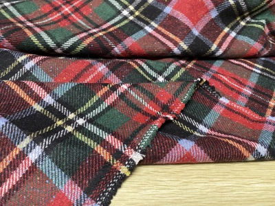 T0118红色格子羊绒设计师布料1.46米乘1.45米