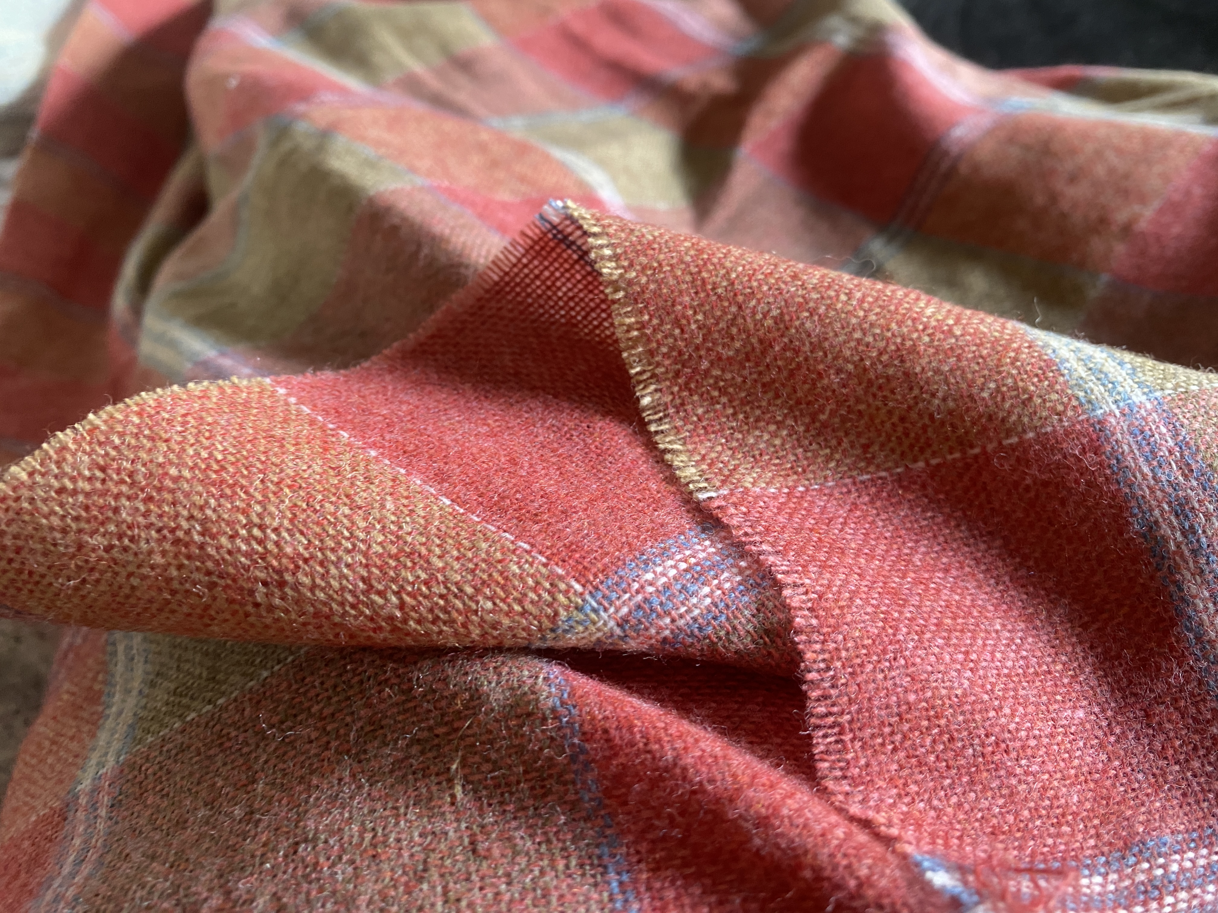 d112228 日本格子羊绒设计师布料三米乘1.40