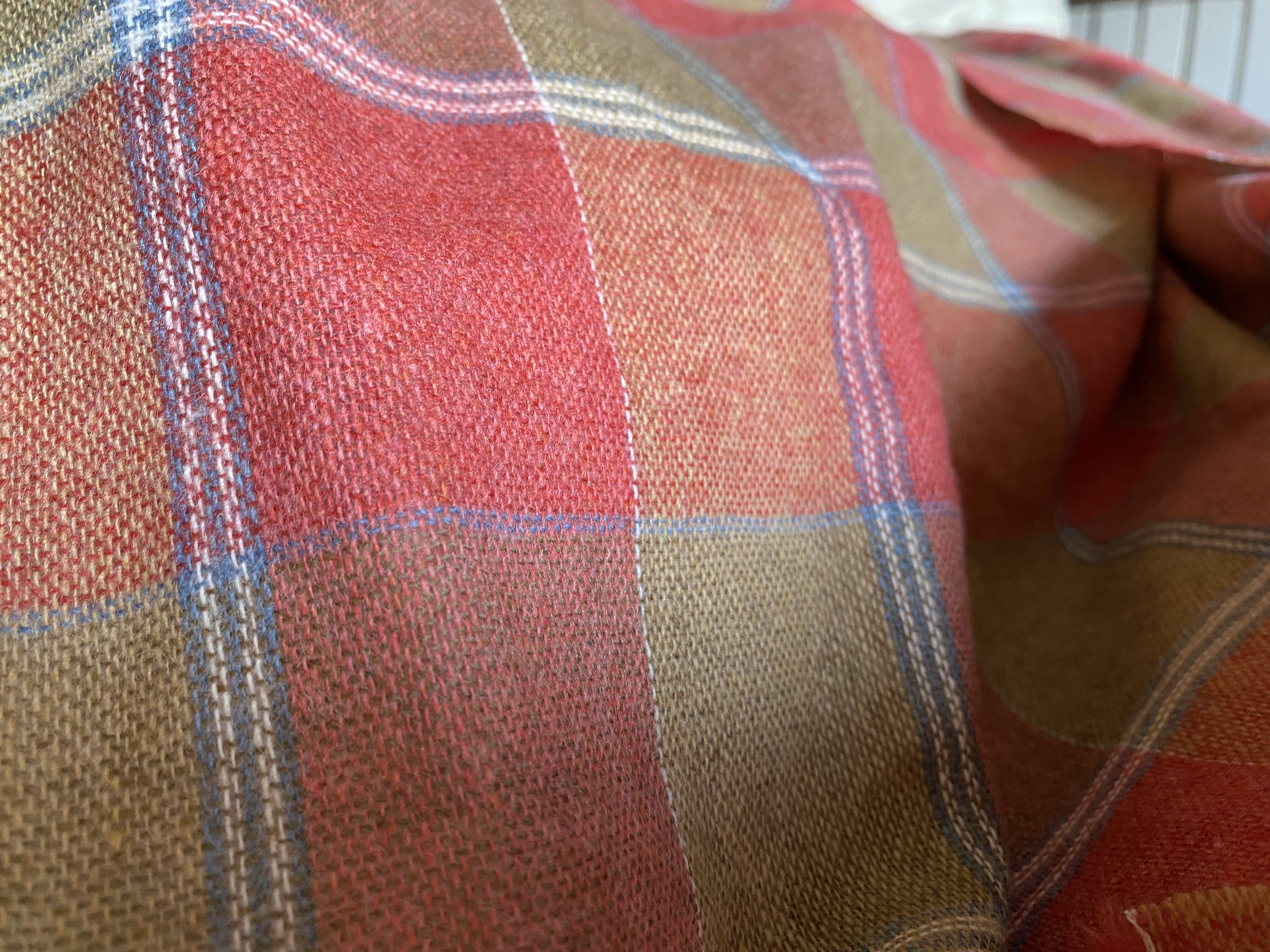 D11184双面红格子羊绒设计师布料1.5米乘1.4米