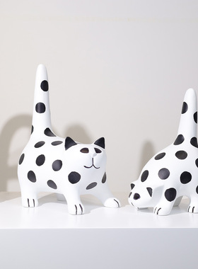 现代北欧卡通可爱趣味彩绘树脂抽象动物手办摆件家居样板间装饰品