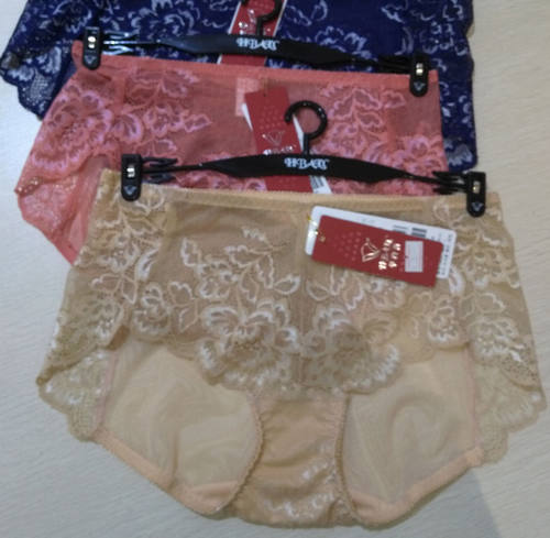 华宝莉 性感透明 莱卡 中腰 蕾丝无痕 大三角内裤女5822速干包邮 - 封面