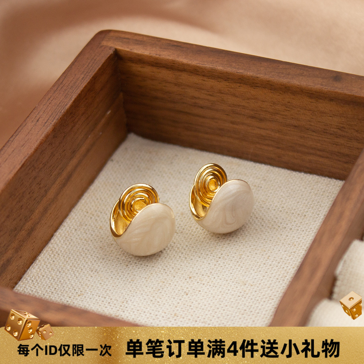 白色半圆温柔豆子耳环无耳洞无痛