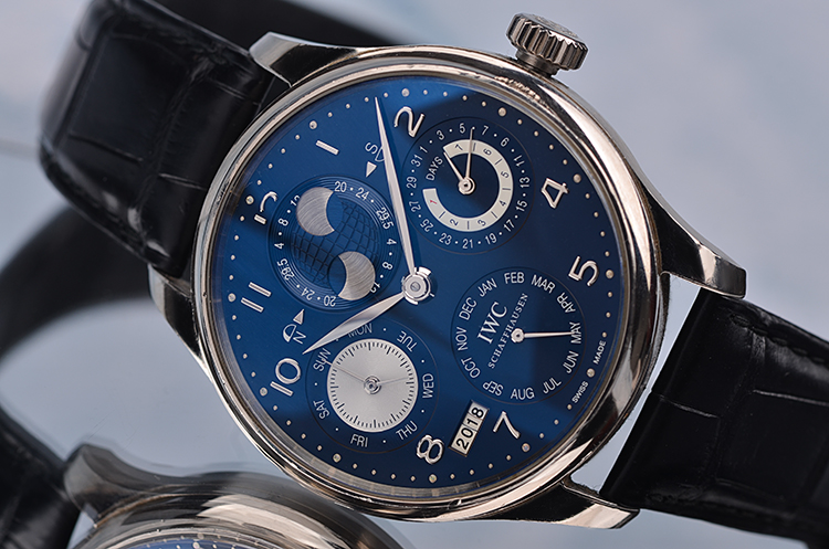 已售出【98新】万国葡萄牙白金万年历南北月相折叠扣自动男表IW503203