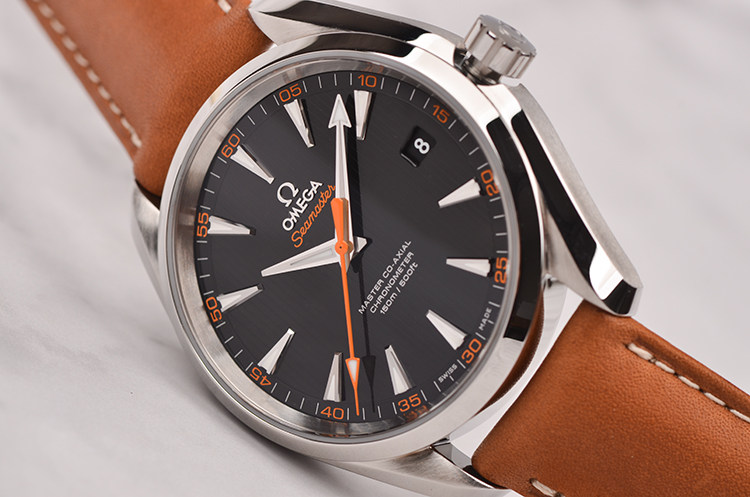 已售出【未使用品】欧米茄海马大三针日历自动男表231.12.42.21.01.002