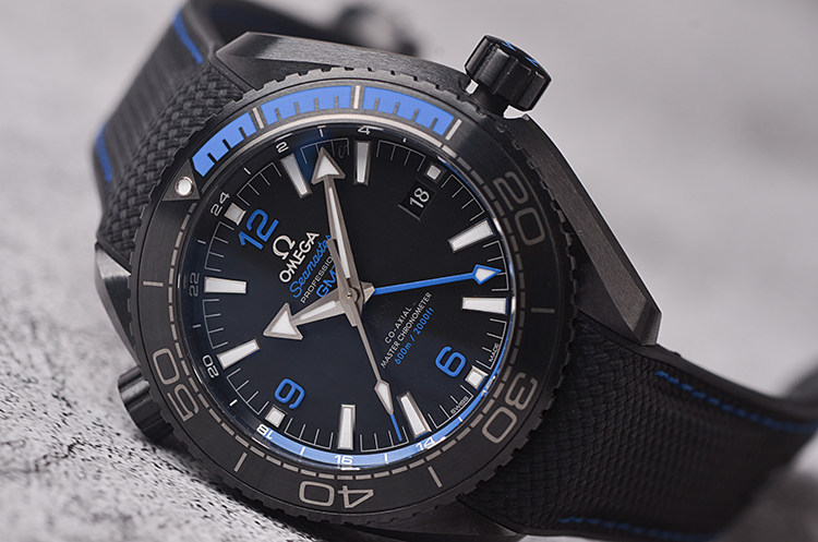 已售出【未使用品】欧米茄黑陶瓷600米防水GMT男表215.92.46.22.01.002