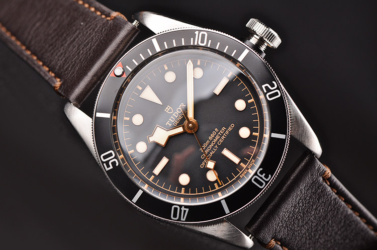 已售出【97新】帝舵HERITAGE BLACK BAY黑面自动机械男表m79230n-0001