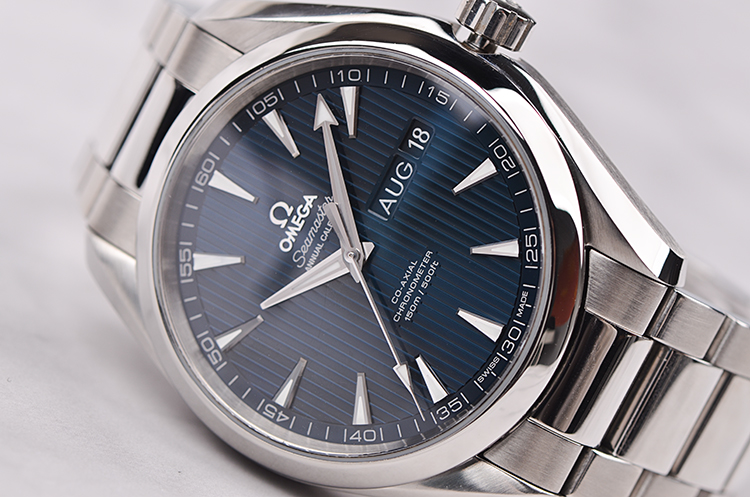 已售出【97新】欧米茄海马蓝面年历钢带自动男表231.10.43.22.03.002