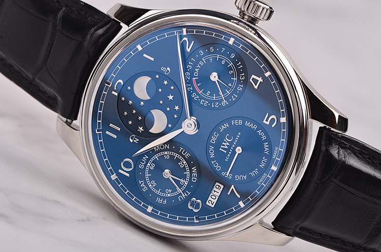 已售出【97新】万国葡萄牙白金蓝面万年历南北月相7日链男表IW503401