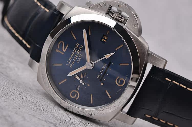 已售出【国行全新】沛纳海GMT昼夜及日历显示10天链自动男表PAM00986